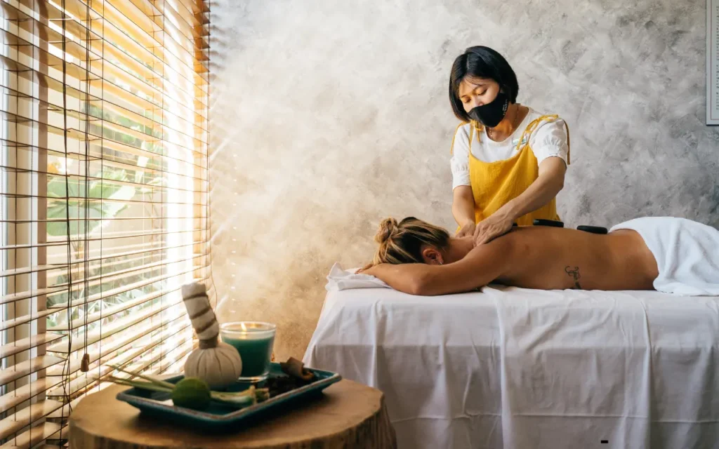 After-Party Reset: Detoxifying Home Massage in Thonglor/Ekkamai (Late Mornings)